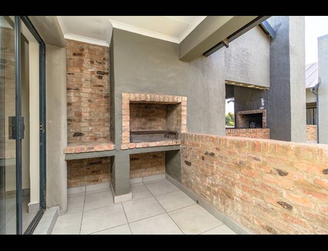 2 BEDROOM APARTMENT FOR SALE IN POMONA